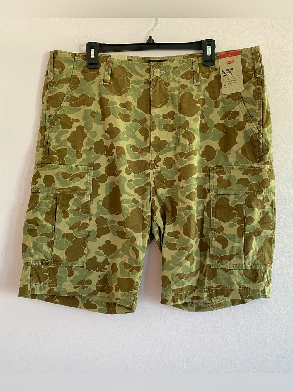 NEW Levi's Men's Camo Cargo Shorts - Olive & Khaki size 38